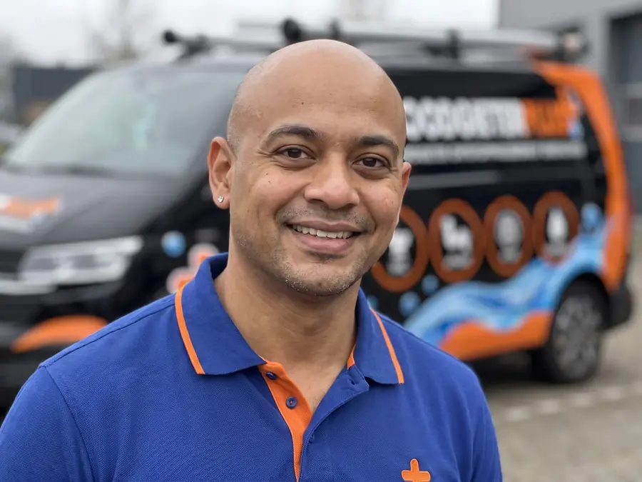 Monteur van Loodgieter Eindhoven Ontstoppingsbedrijf aan het werk in Eindhoven